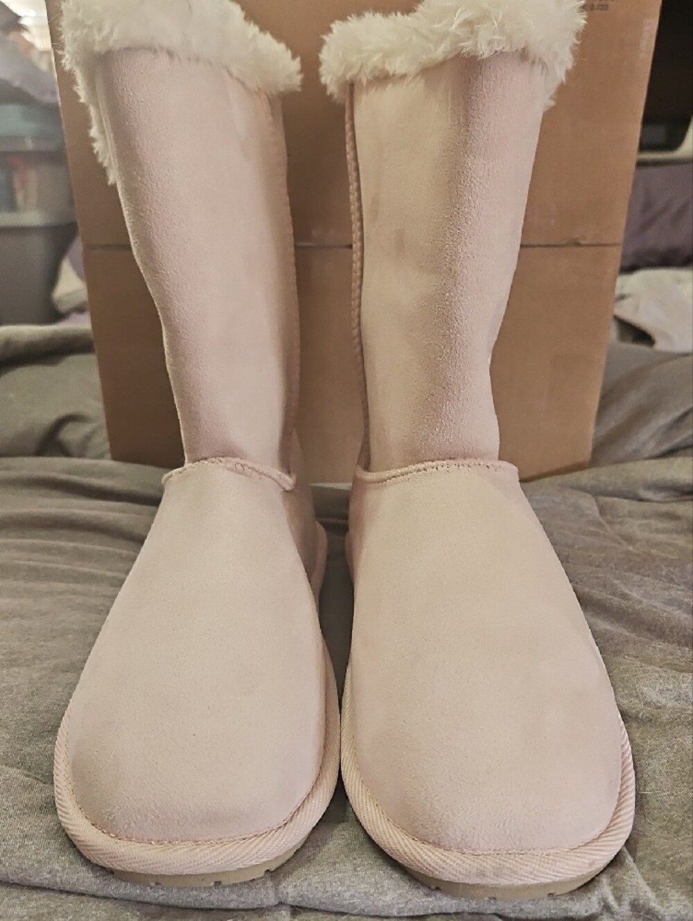 NWOT Women's Light Pink Faux Fur Button Winter Boots - Picture 4 of 4